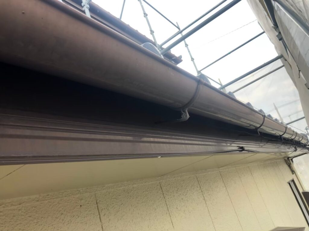 愛知県日進市のお客様にて雨樋の塗装工事を施工しました